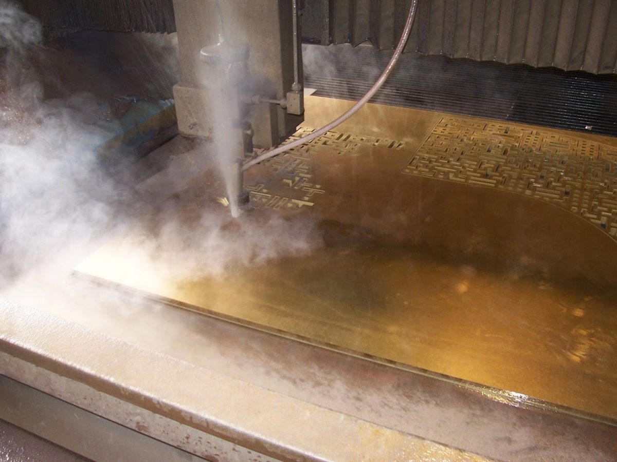 Vasca del waterjet in lavorazione